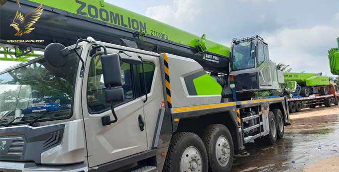 The prepared crane truck is ready to be shipped to Peru customers