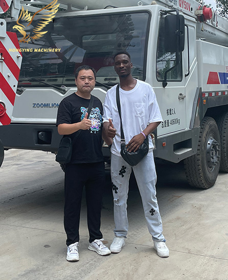 Zimbabwe Customers visit Hongying Company to choose the used zoomlion crane truck