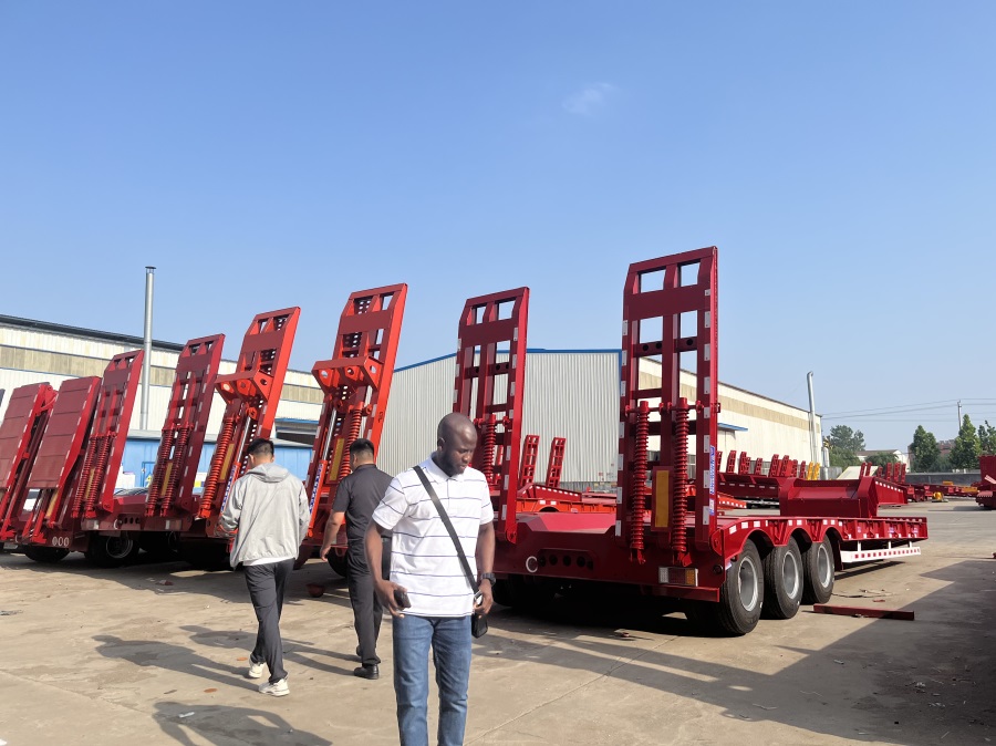 Customers visit Huihe Company