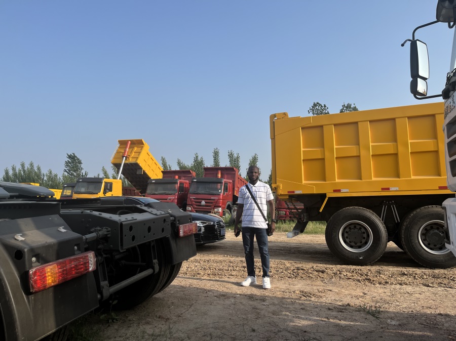 Customers visit Huihe Company