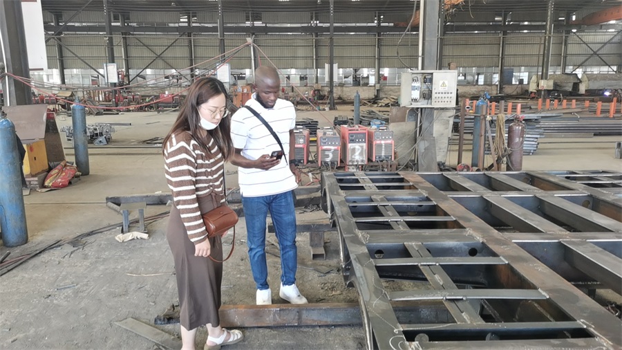 Customers visit Huihe Company