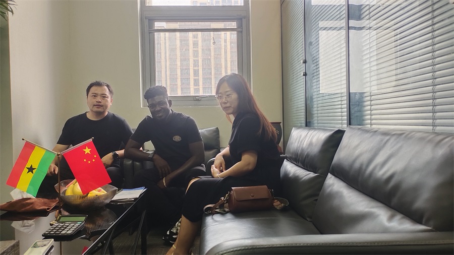 Customers visit Huihe Company