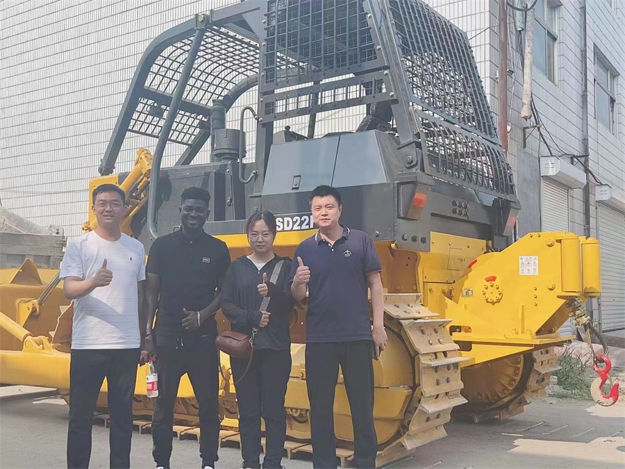 Customers visit Huihe Company