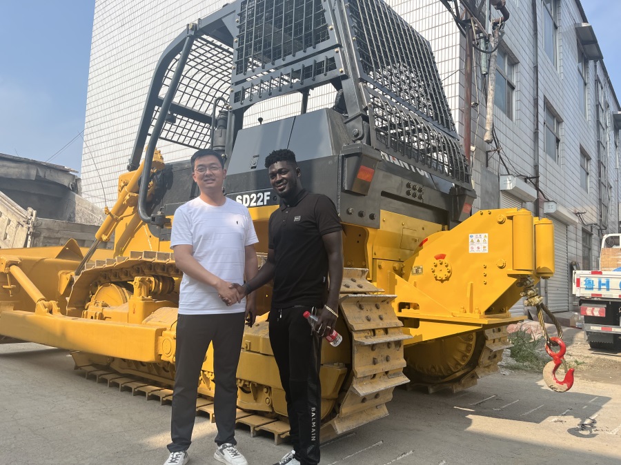 Customers visit Huihe Company