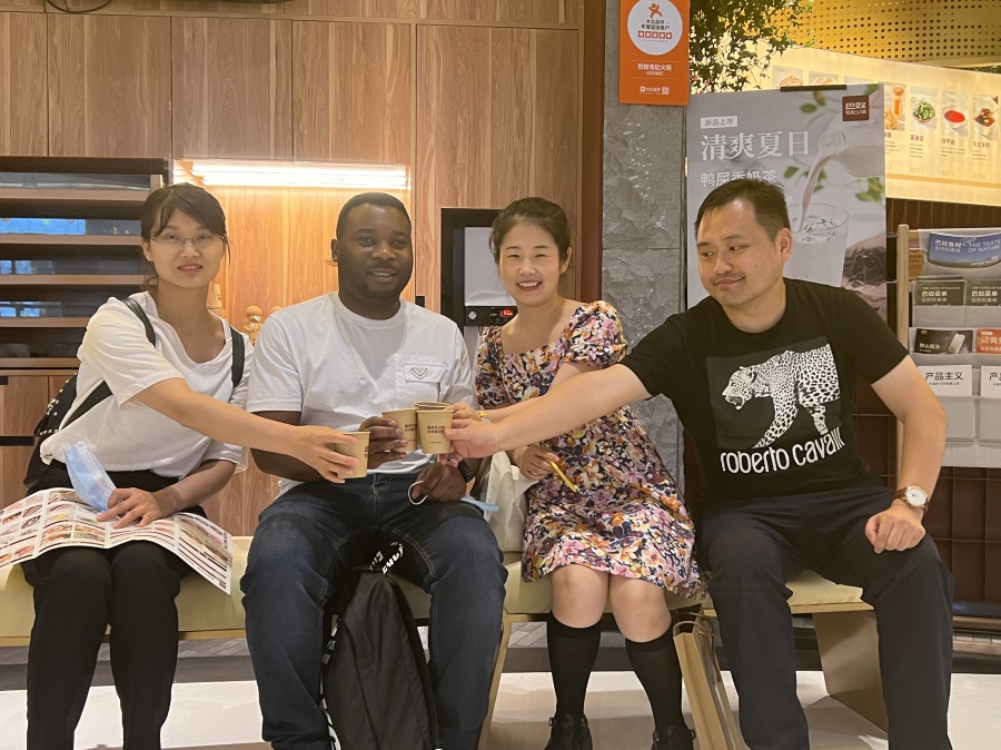 Customers visit Huihe Company