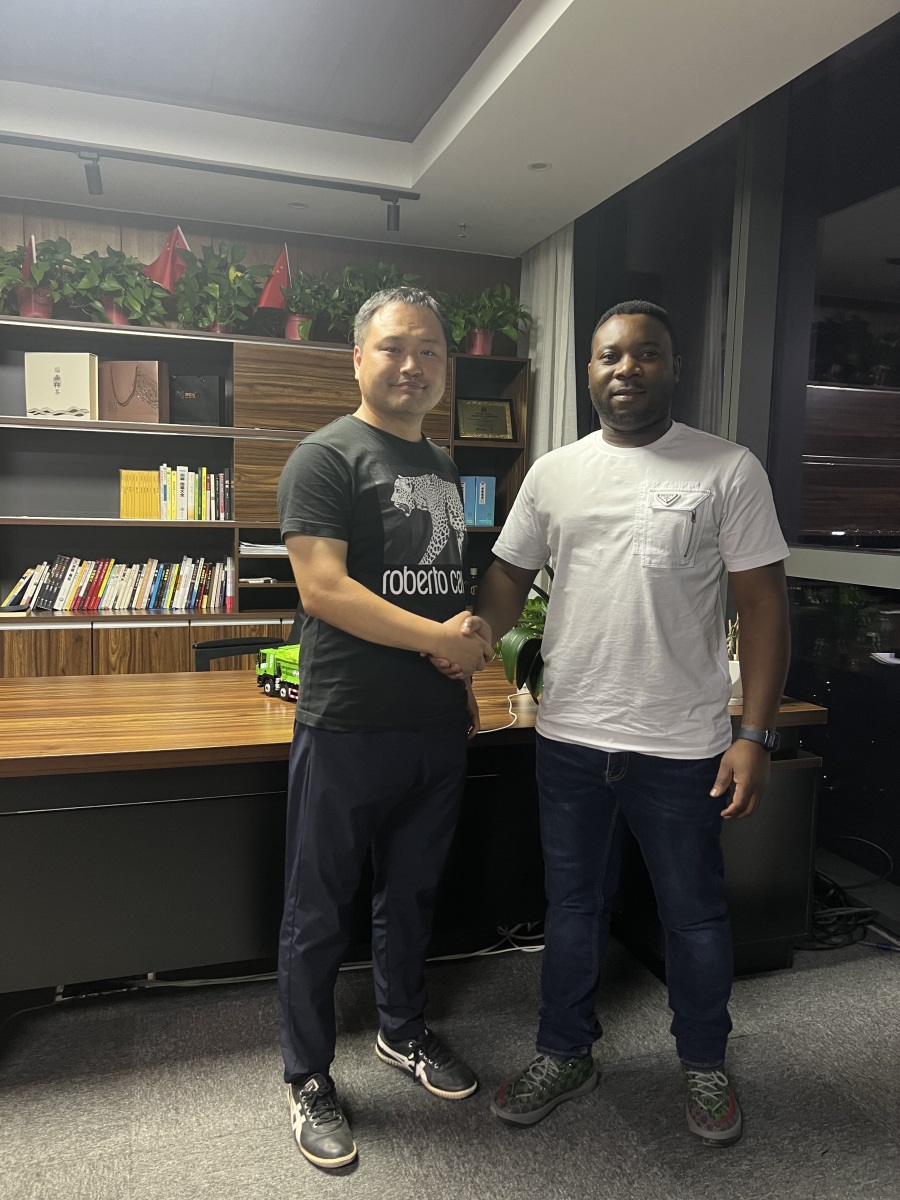 Customers visit Huihe Company