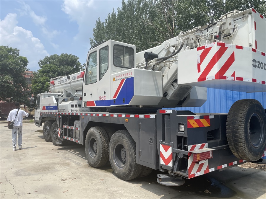 Customers visit Huihe Company