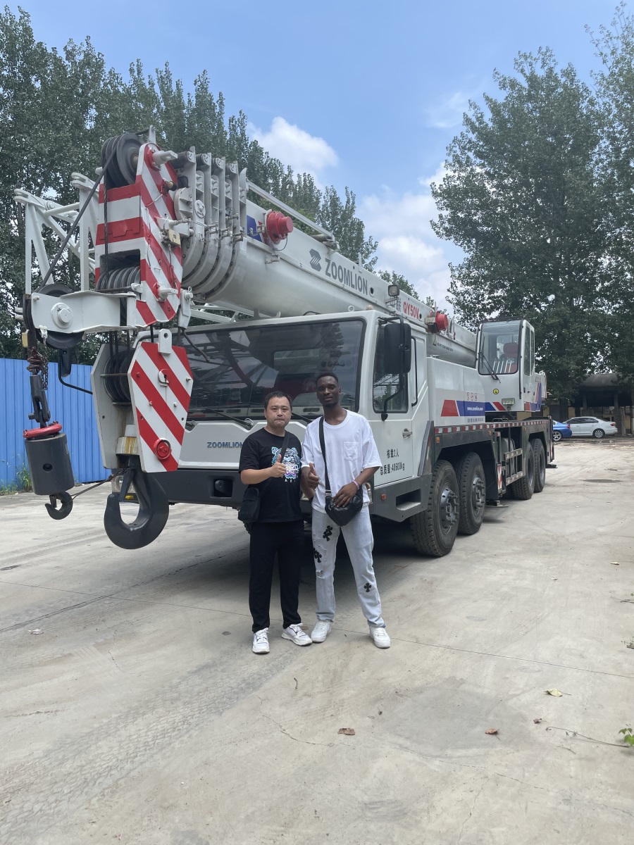 Customers visit Huihe Company