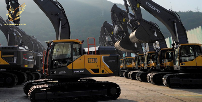 Saudi Arabian customers came to our machinery storage yard to order 2 Caterpillar excavators and 1 Volvo excavator
