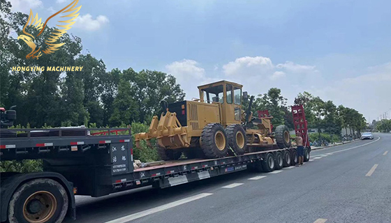 The used CAT grader is ready to be shipped to Zimbabwean customers after maintenance