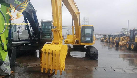 A second-hand Komatsu PC200 excavator is ready to be shipped to Zimbabwe